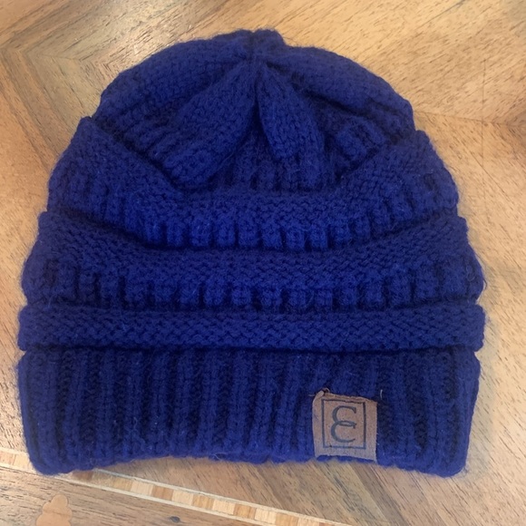 Navy Blue Knit Beanie Women’s Winter Hat - Picture 1 of 5
